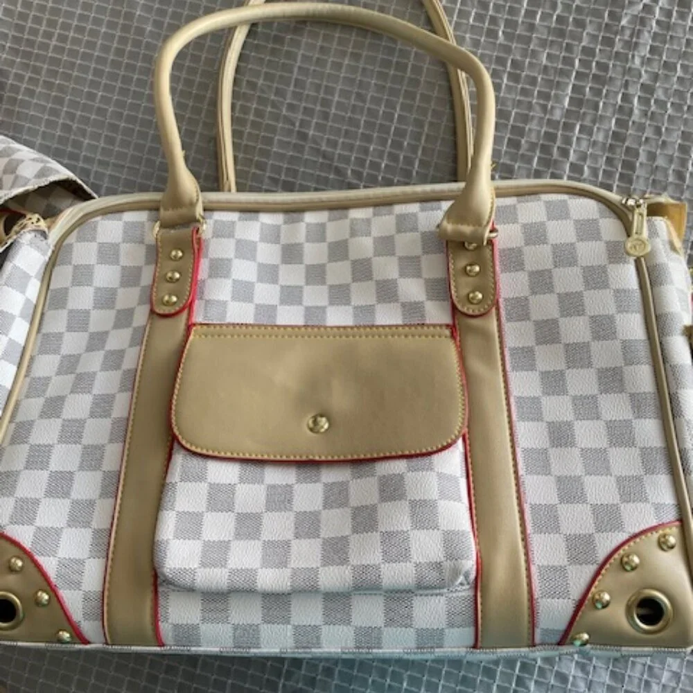 Dog carryon bag for a small dog or cat to take it shopping, to the vet etc